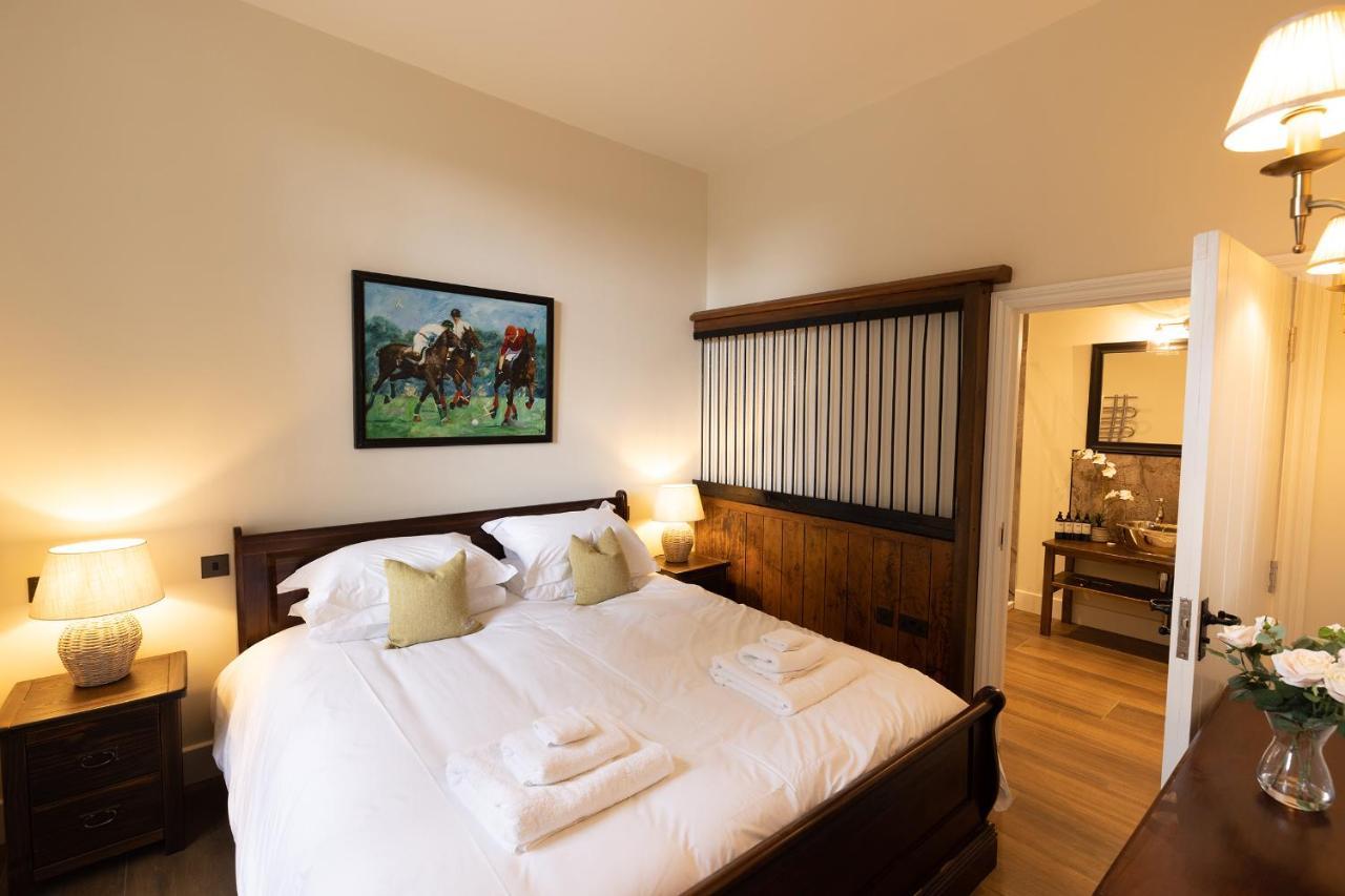 North Cadbury Court Coach Houses Экстерьер фото
